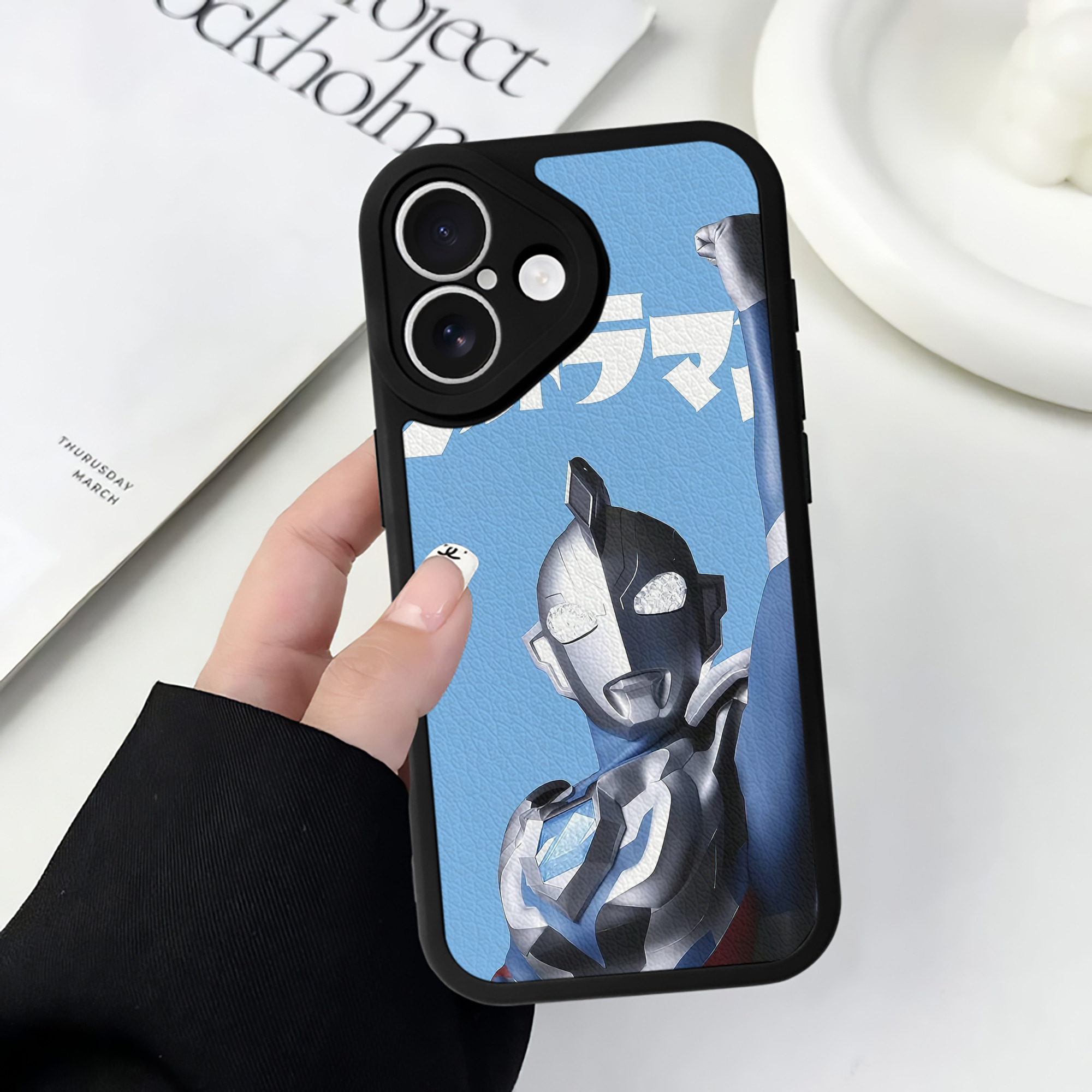（画像用） ウルトラマン Ultraman 【iPhone 16シリーズ対応】シリコンスマホケース（レザー調） 材質：シリコン